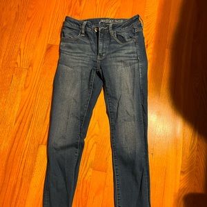 Woman’s American Eagle size 6Long stretchy